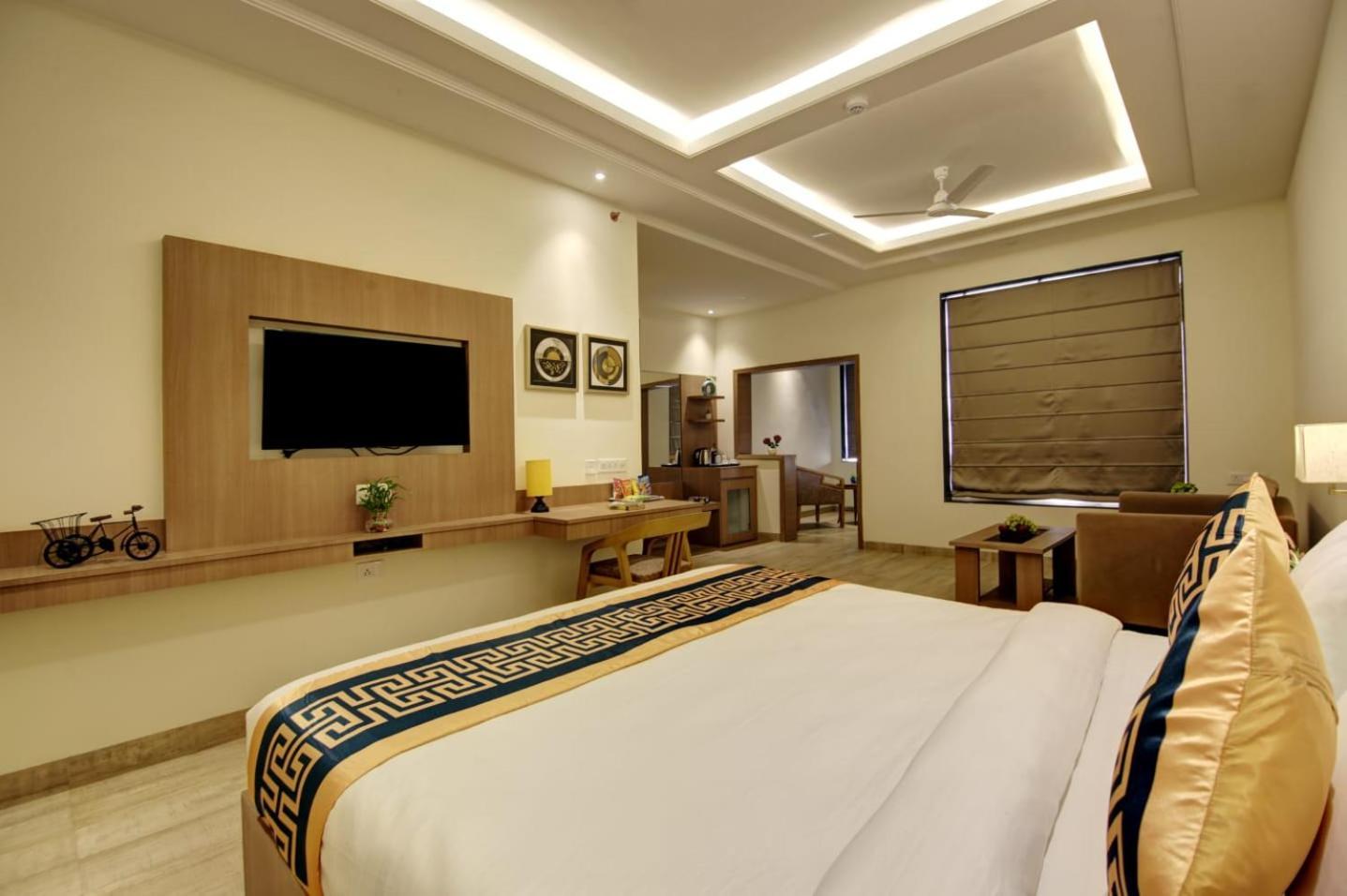 Hotel Grand Aerotech New Delhi Exteriör bild