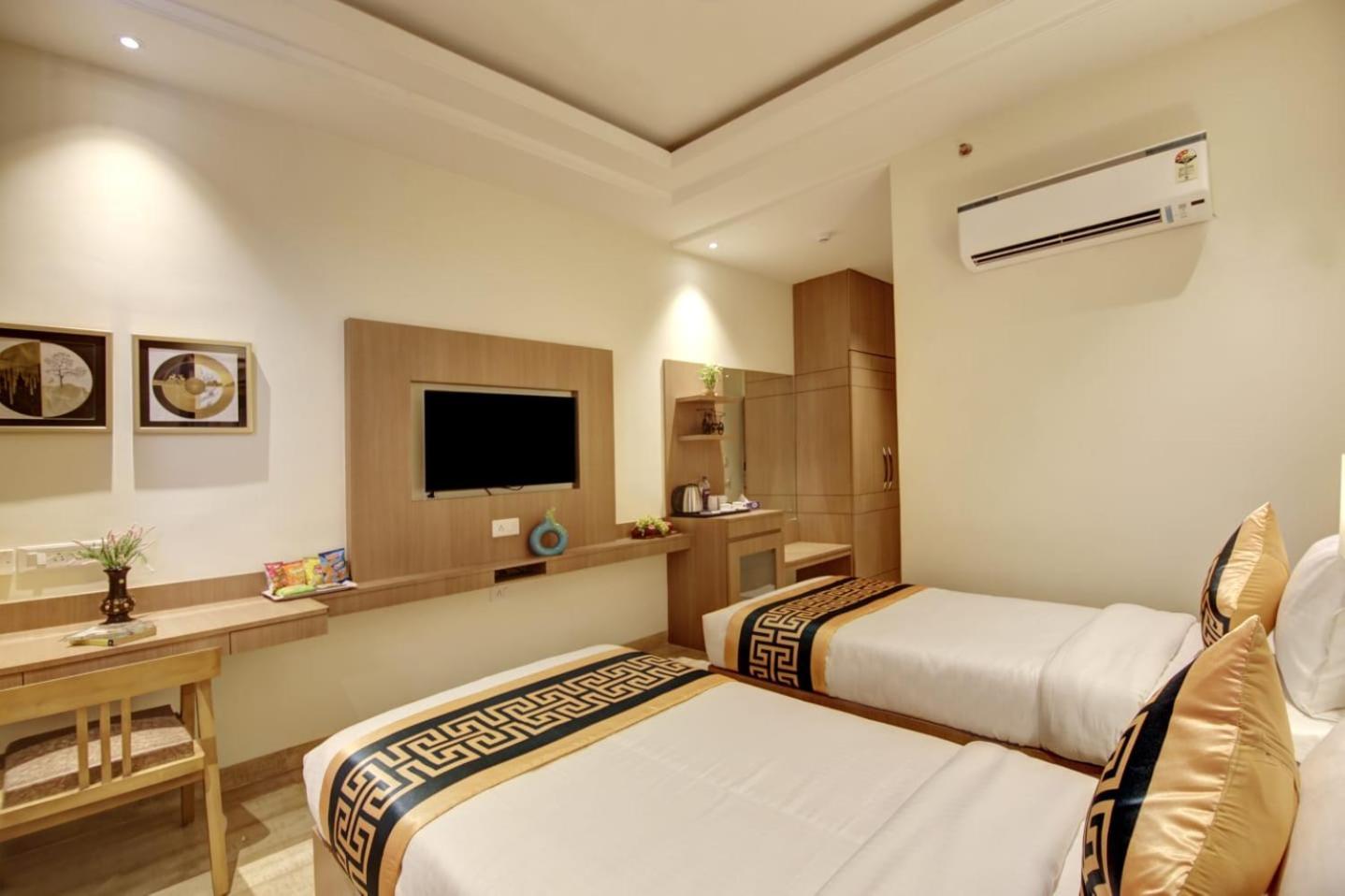 Hotel Grand Aerotech New Delhi Exteriör bild