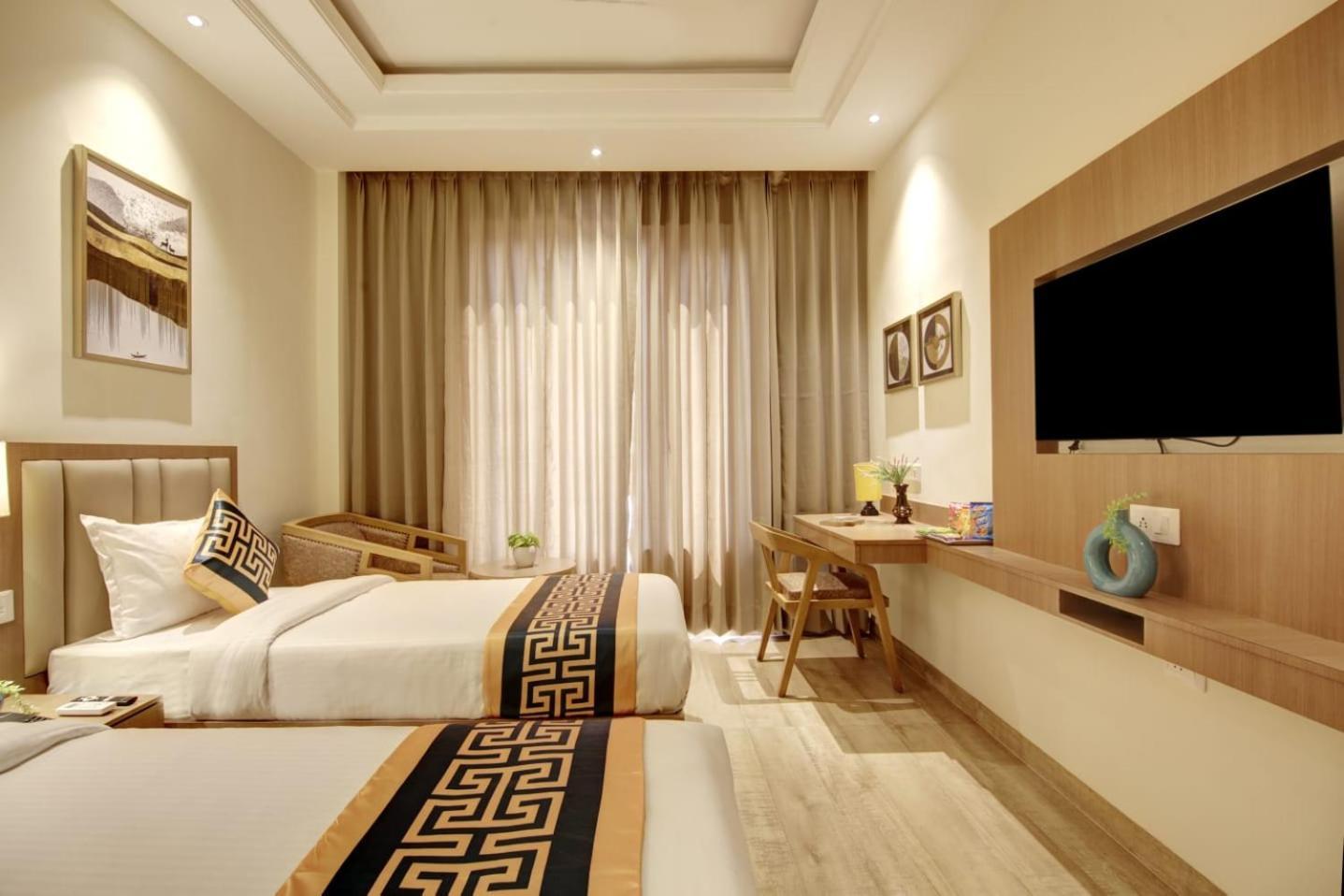 Hotel Grand Aerotech New Delhi Exteriör bild
