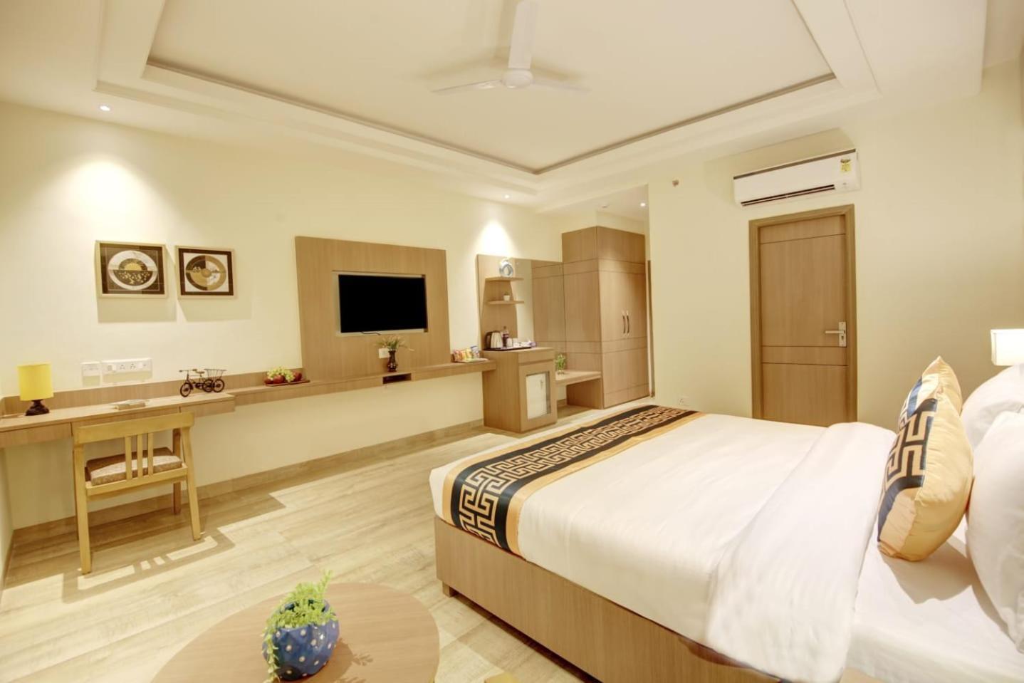 Hotel Grand Aerotech New Delhi Exteriör bild