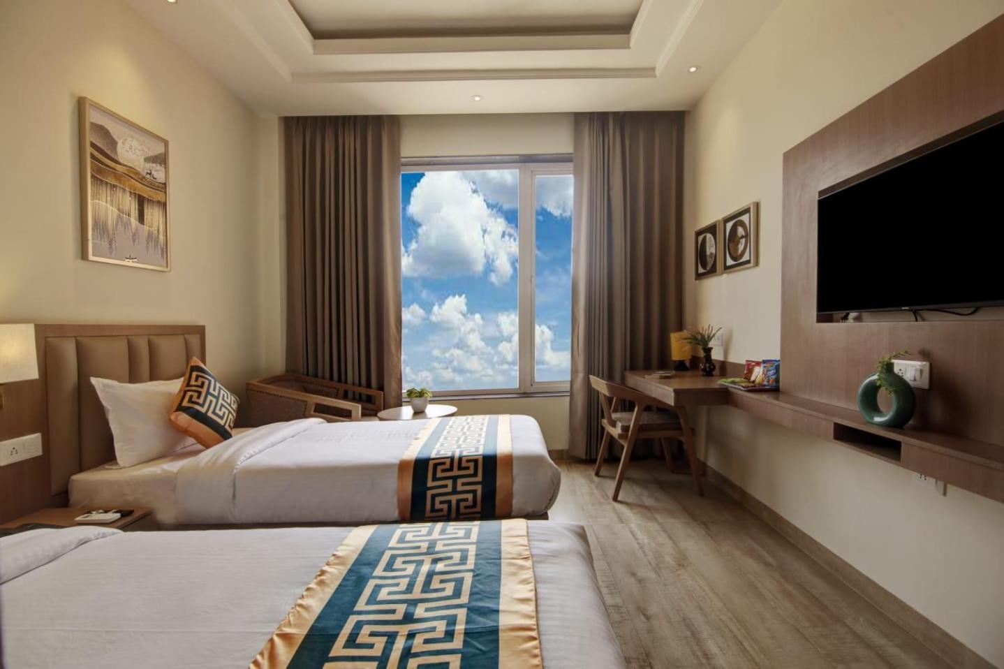 Hotel Grand Aerotech New Delhi Exteriör bild
